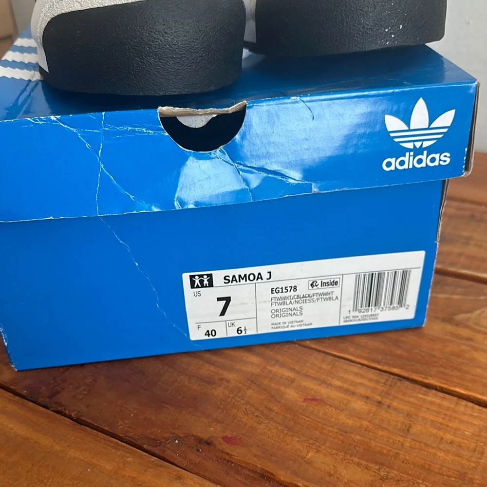 NWT Adidas Samoa Big kids White and Black Sneakers size 7 - Picture 4 of 4
